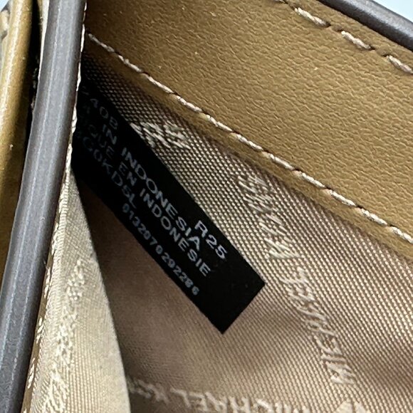 Michael Kors 3263G0KD5L Charm Small Tab Compact Pocket Wallet in Husk Leather - Picture 13 of 16